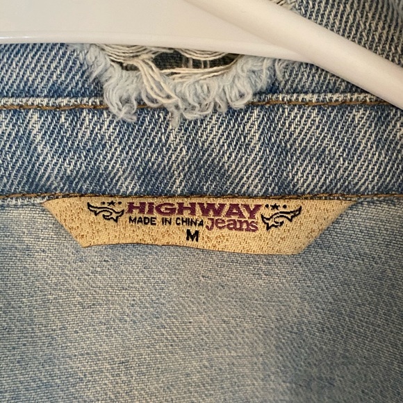 Destroyed jean jacket - Picture 2 of 3